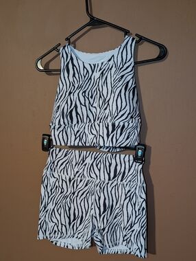 Hera Collection Zebra-Print Racerback Bra And Matching Shorts- White/Black Zebra